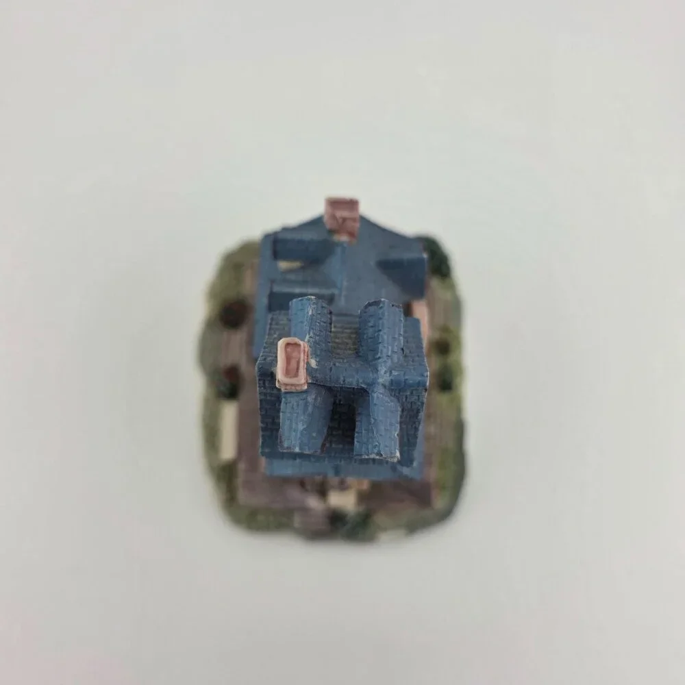 1993 Liberty Falls AH22 International Services Tully's General Store Miniature‎